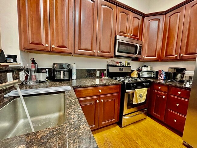 Building Photo - 126 Dudley St