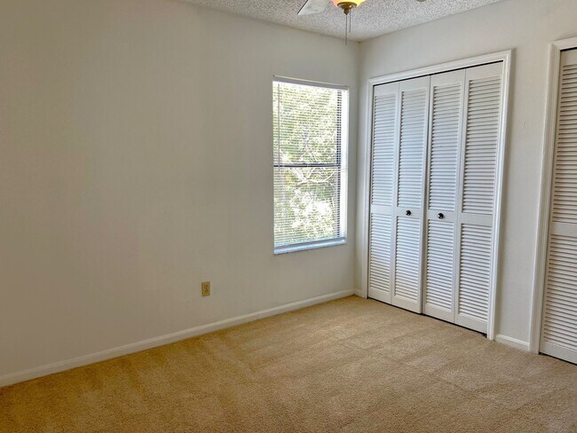 Building Photo - 3015 Crested Cir