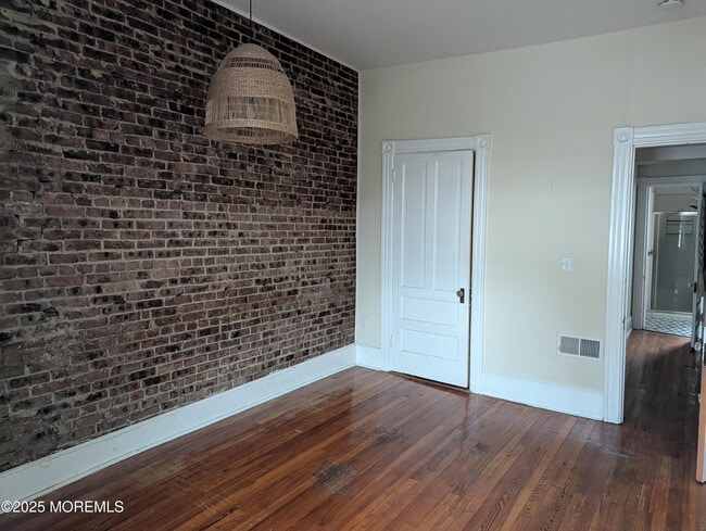 Building Photo - 5 Wharf Ave