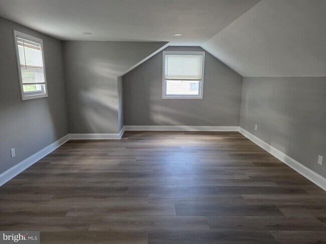 Building Photo - 217 Cherry Ln