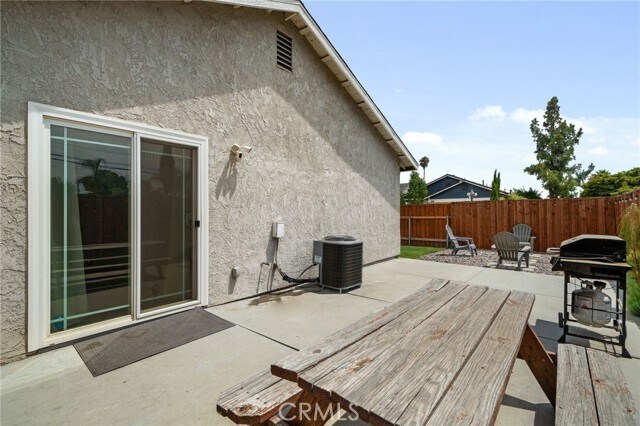 Building Photo - 15957 Randall Ave