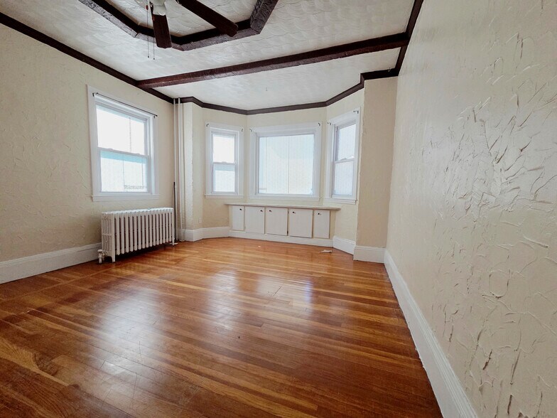 Building Photo - 78 Falcon St