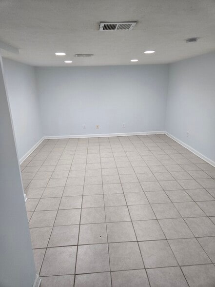 Building Photo - 1138 N 37th St
