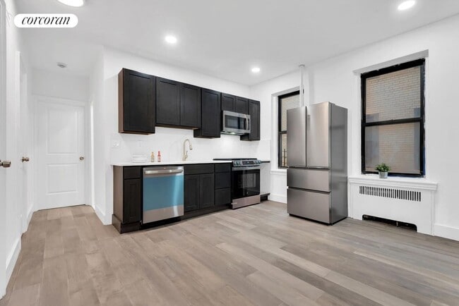 Building Photo - 3000 Valentine Ave