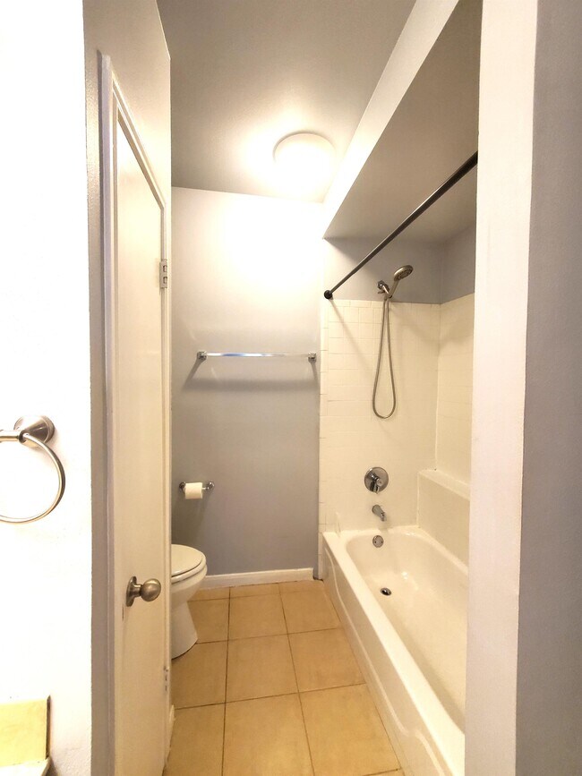 Building Photo - 2209 Hancock Dr