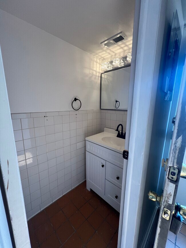 Building Photo - 7376 Countrybrook Dr