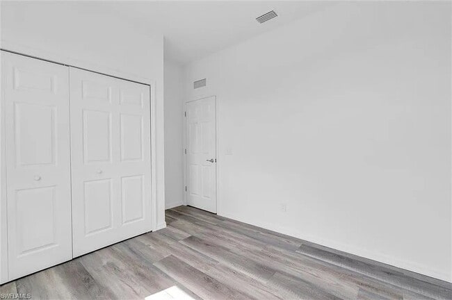 Building Photo - 422 NE 20th Terrace