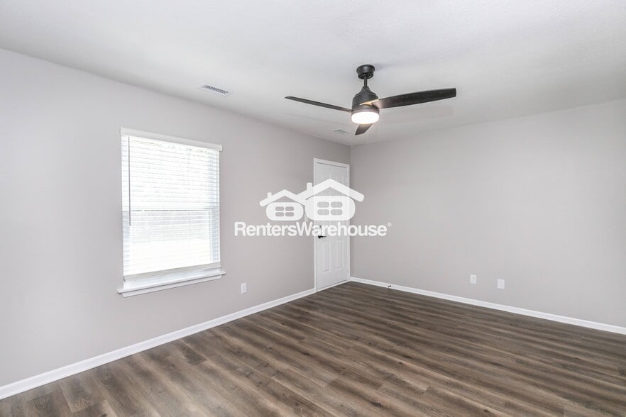 Building Photo - 145 N Crest Dr