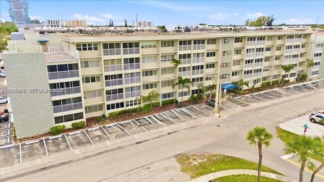Building Photo - 330 SE 2nd St