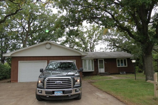 Building Photo - 722 Highland