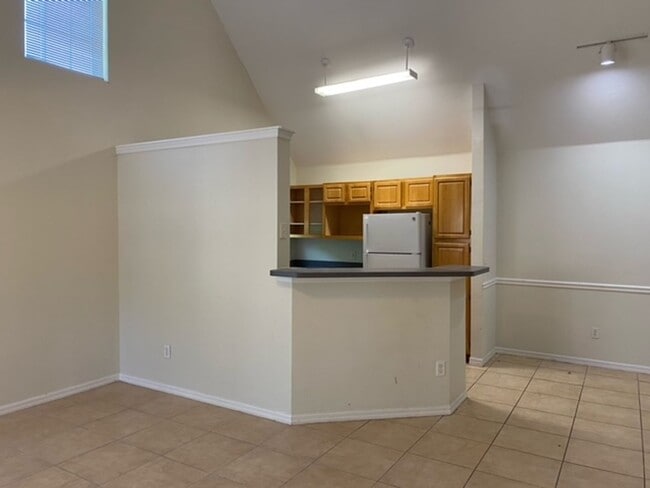 Building Photo - Hamptons in Metrowest  3 bedroom 2 Bath wi...