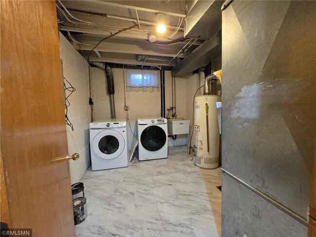 Building Photo - 614 S 19th Ave