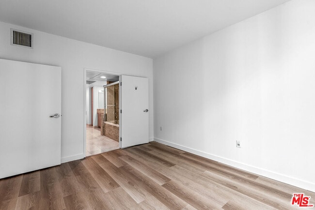 Building Photo - 13700 Marina Pointe Dr