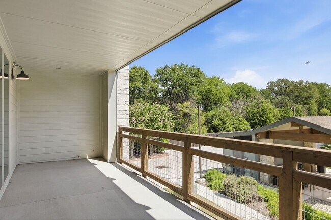 Building Photo - 4704 Sunset Trail