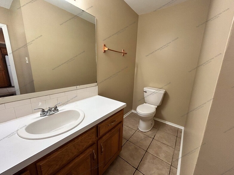 Building Photo - 1206 S 41st Cir