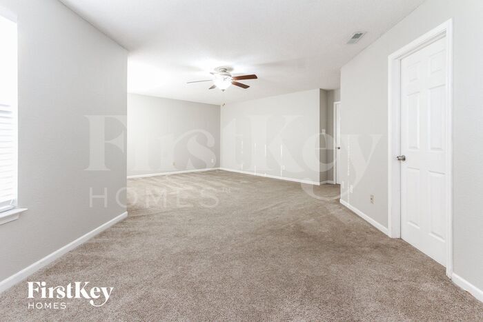 Building Photo - 2244 Blossom Dr