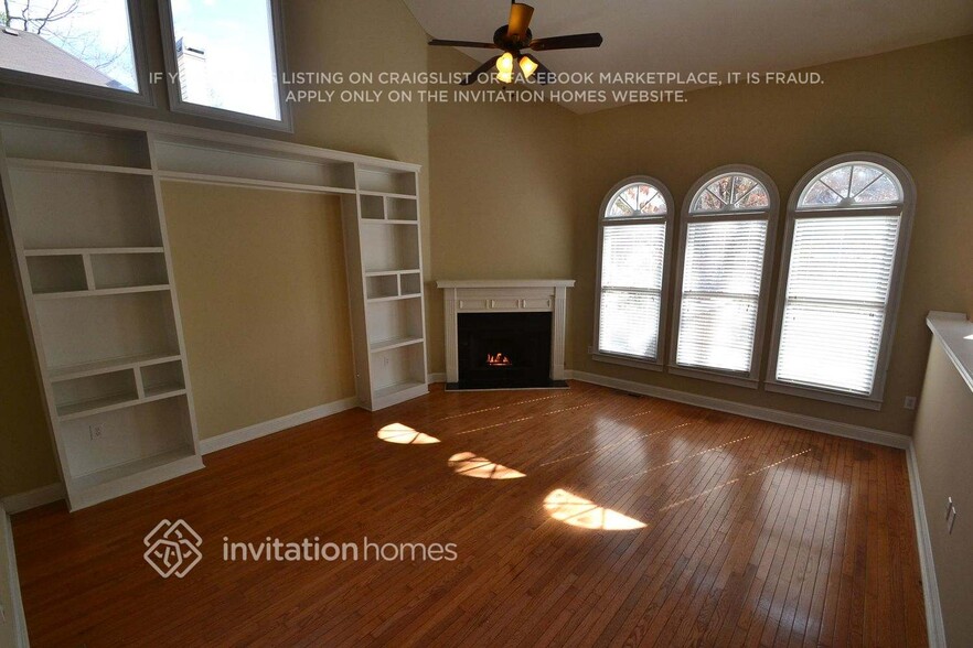 Building Photo - 2205 Thicket Ct