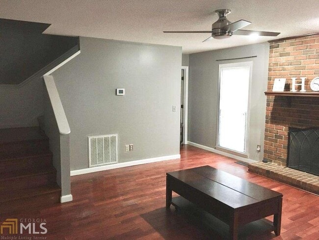 Building Photo - 320 Rogers Rd