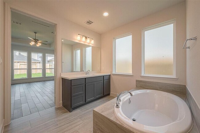 Building Photo - 29803 Breezy Pnes Lp