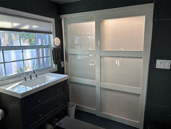 Building Photo - 6332 11th Ave S