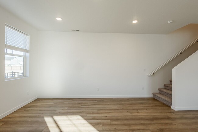 Building Photo - Brand New 4 Bed 3 Bath Townhouse