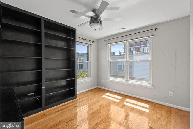 Building Photo - 2113 12th Pl NW