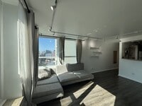 Building Photo - 345 N La Salle Dr