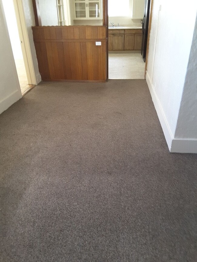 Building Photo - ONLY $1,600 PER MONTH FOR THIS SUPER CUTE, SINGLE FAMILY HOME WITH FINISHED BASEMENT - VERY CLOSE...