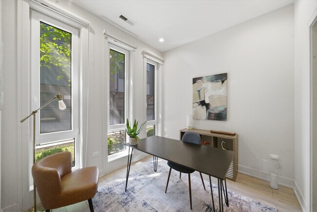 Building Photo - 4230 W Belmont Ave