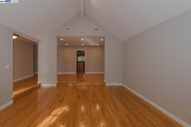 Building Photo - 39610 Benavente Ave