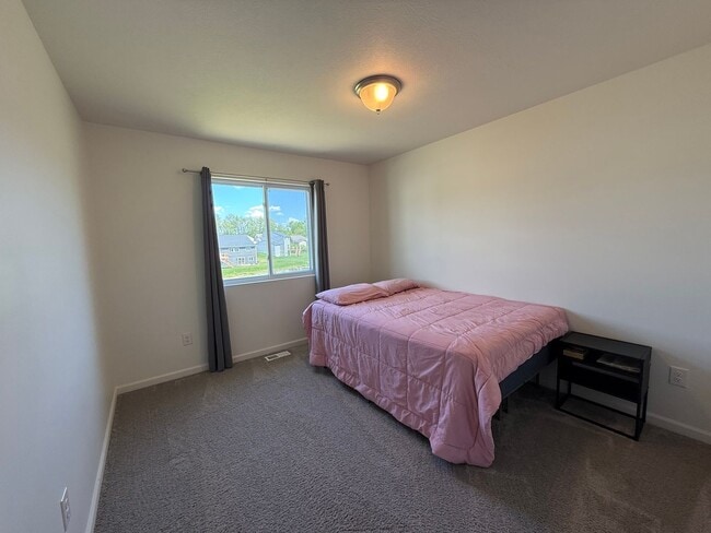 Building Photo - Spacious & Fully Furnished 5-Bedroom Colon...