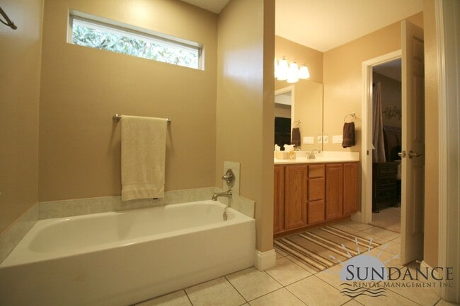 Building Photo - Beautiful 3 Bedroom Home in Niceville!