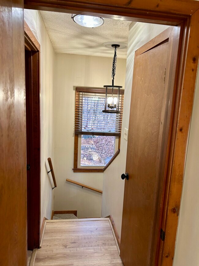 Building Photo - 29 Hunters Way