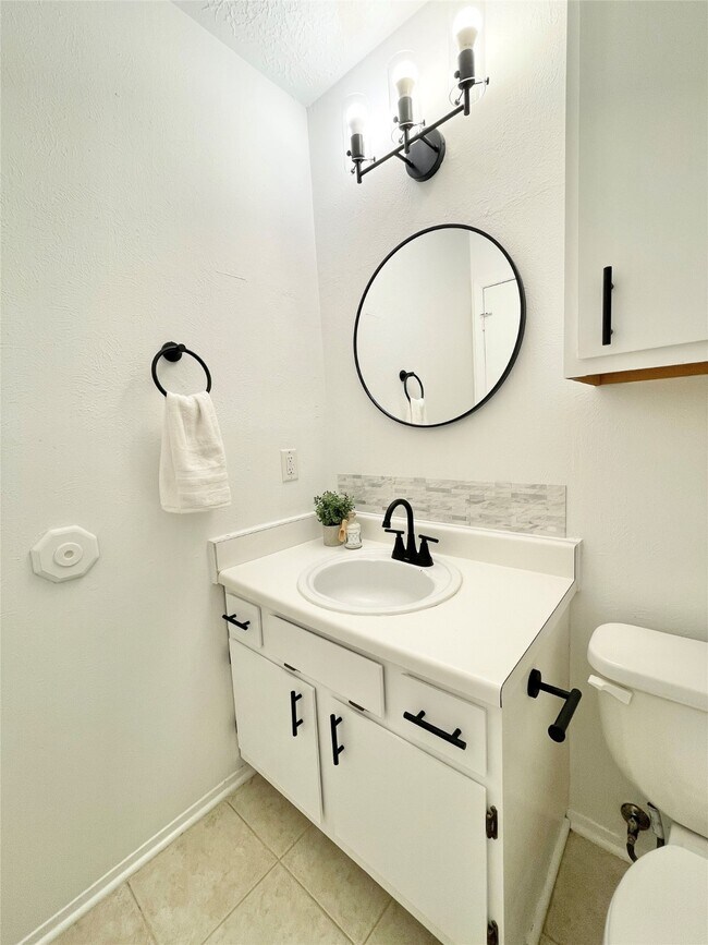 Building Photo - 6 Lea Oak Ct