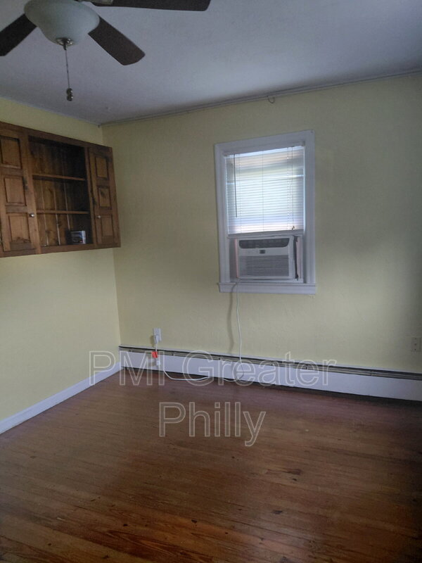 Building Photo - 687 Mansion St