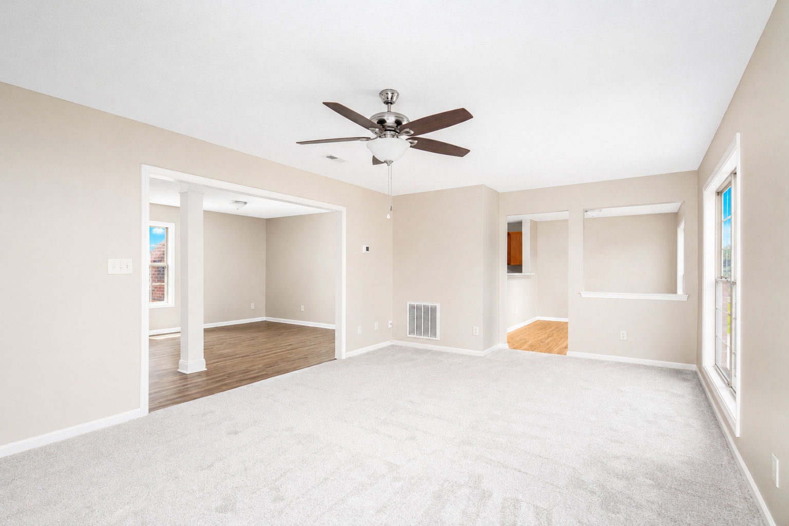 Building Photo - 565 Wellington Gardens Dr