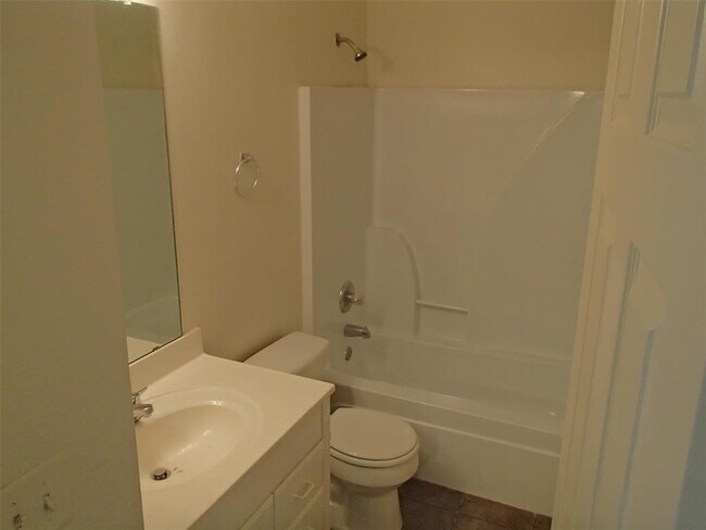 Building Photo - 2202 Katy Ln