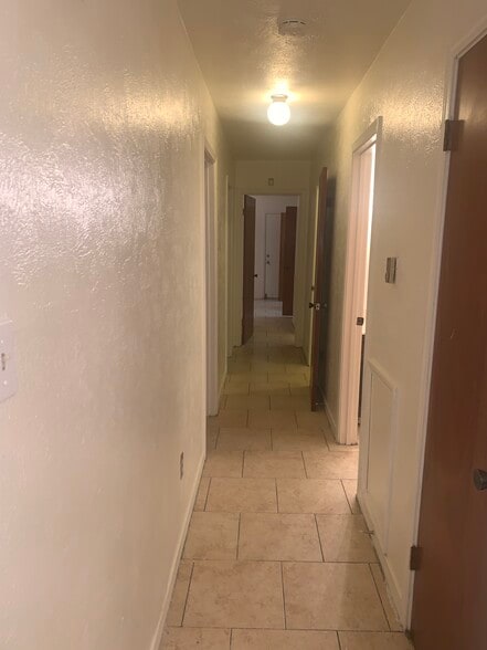 Building Photo - 315 Meadows Dr