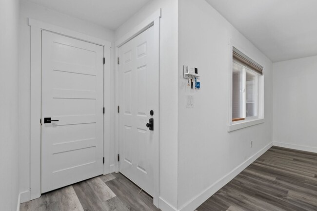 Building Photo - 2bd/1.75ba Redmond Condo