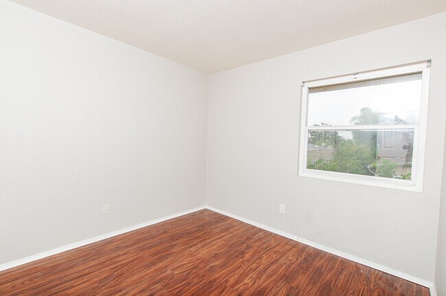 Building Photo - 1835 Carmona Ave