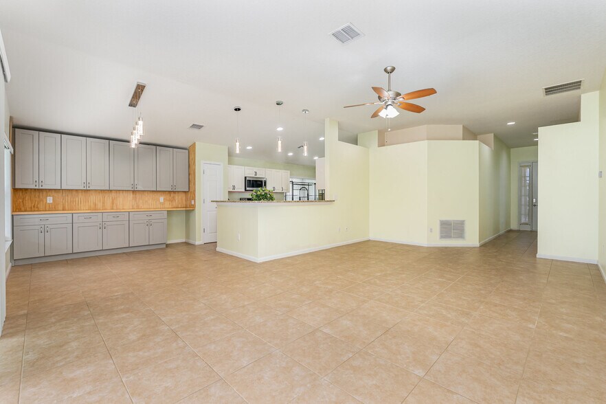 Building Photo - 1322 Dittmer Cir SE