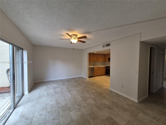 Building Photo - 6528 SW 41st Ct
