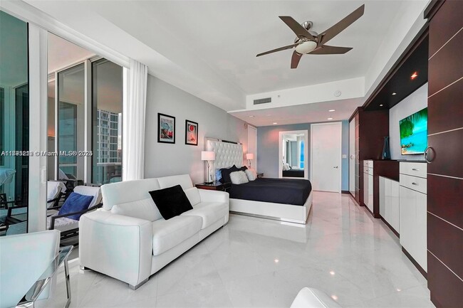Building Photo - 18101 Collins Ave