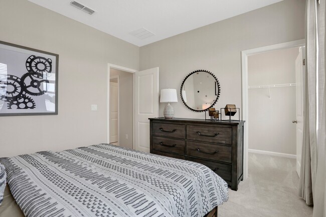 Building Photo - 823 Cherry Elm Dr