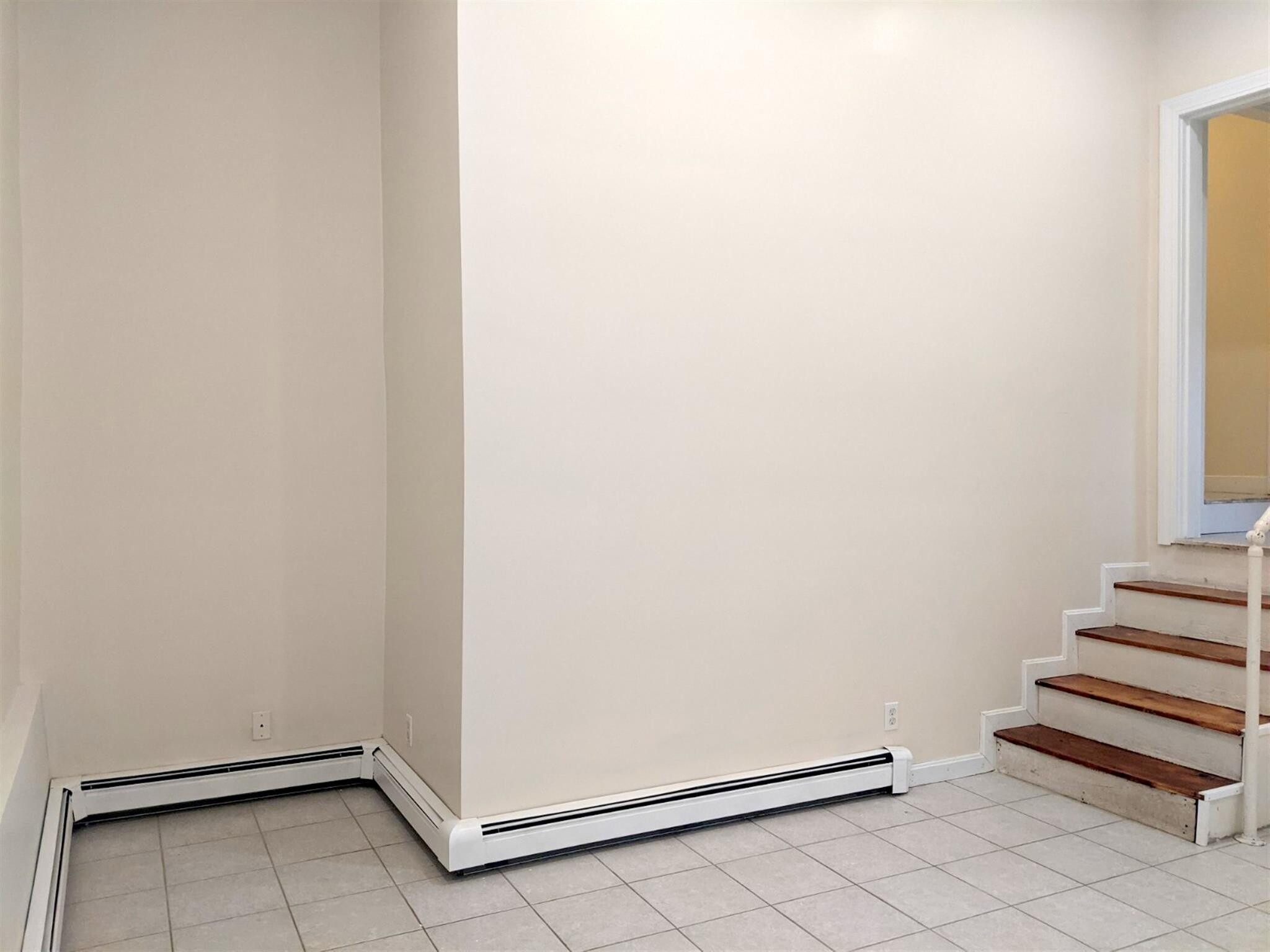 Building Photo - 83 Yorktown St