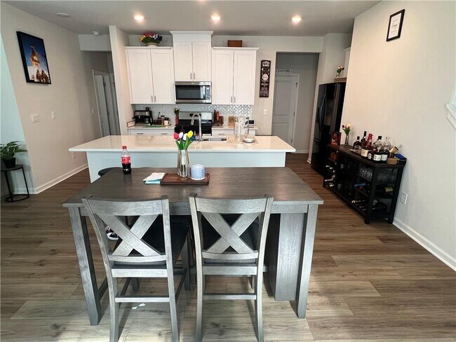 Building Photo - 242 Wells Cir