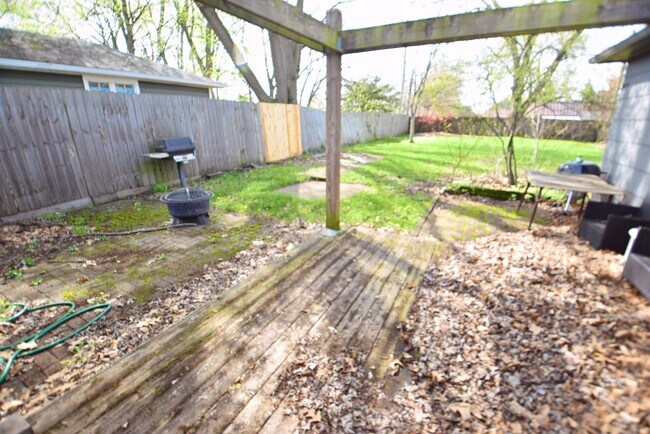 Building Photo - 3 bedroom 2 bath ranch style home in South Bend IN