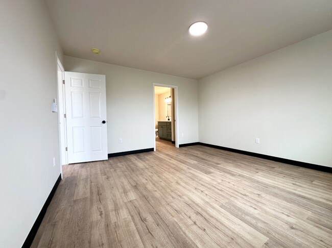 Building Photo - 523-525 Rustic Ridge Drive (Lot 6)