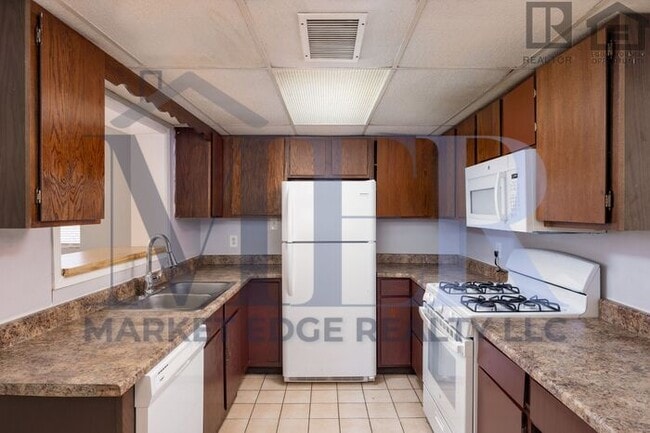 Building Photo - 3Bed/2Bath House at 19th/Camelback! $1599 ...