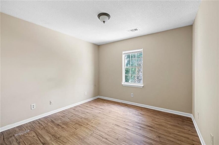 Building Photo - 2898 Lakemont Dr SW